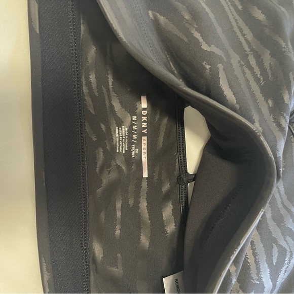 DKNY activewear set never worn size medium - Picture 5 of 6